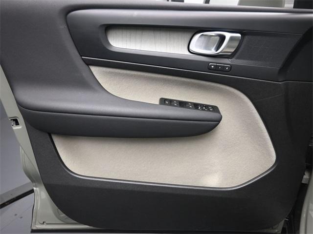 Photo of 2023 Sage Green Metallic Volvo XC40