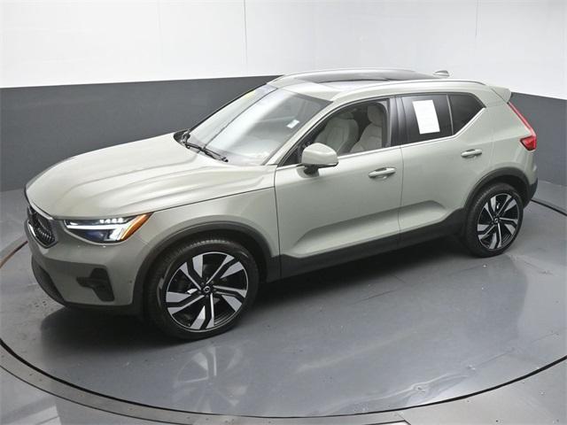 Photo of 2023 Sage Green Metallic Volvo XC40