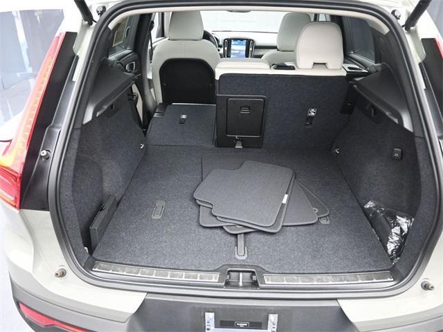Photo of 2023 Sage Green Metallic Volvo XC40