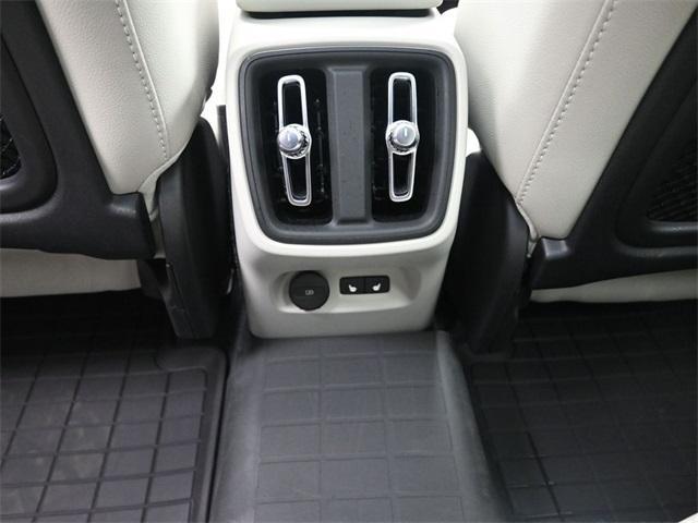 Photo of 2023 Sage Green Metallic Volvo XC40