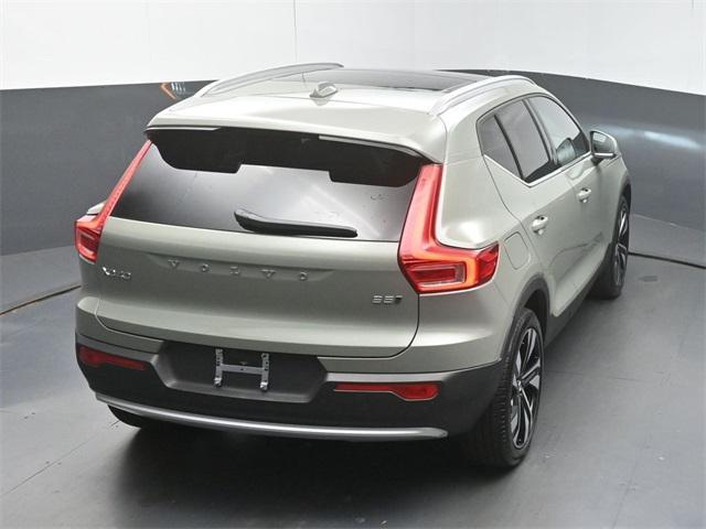 Photo of 2023 Sage Green Metallic Volvo XC40
