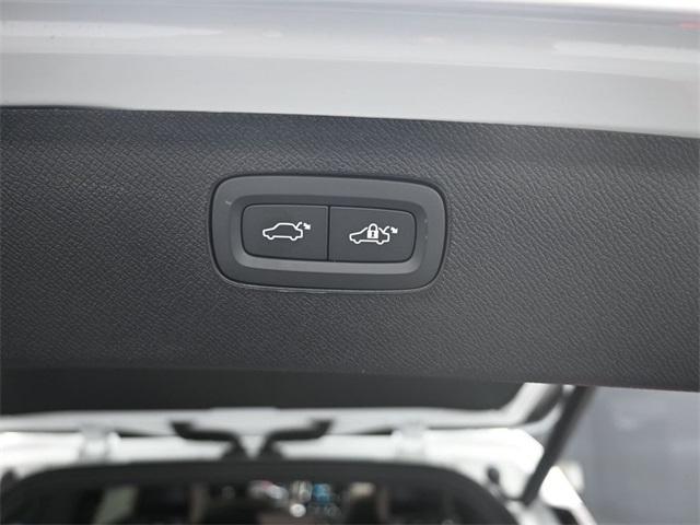 Photo of 2025 White Volvo XC90 Plug-In Hybrid