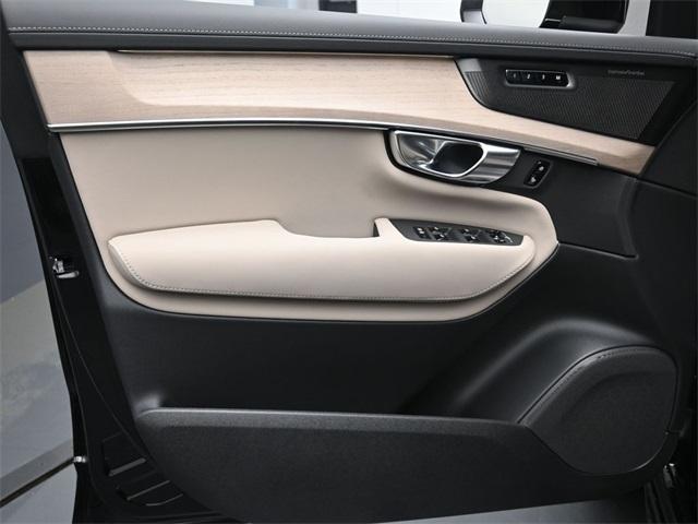 Photo of 2025 Black Volvo XC90 Plug-In Hybrid