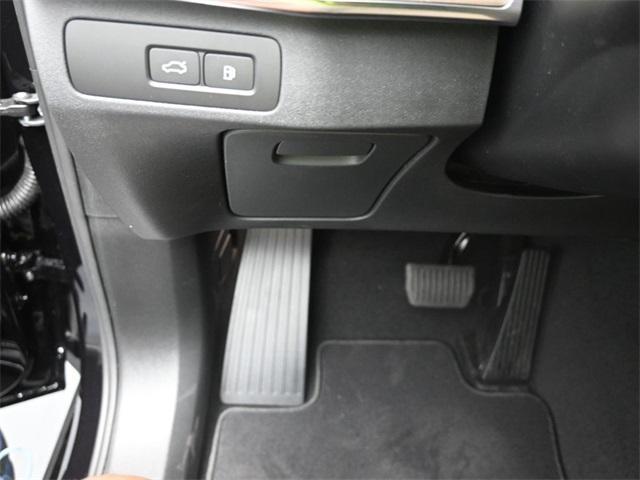 Photo of 2025 Black Volvo XC90 Plug-In Hybrid
