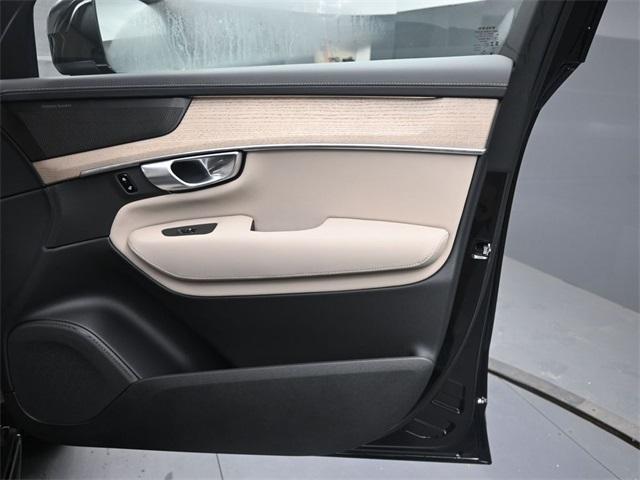 Photo of 2025 Black Volvo XC90 Plug-In Hybrid