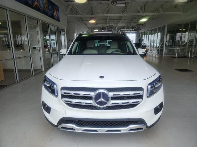 Photo of 2022 Polar White Mercedes-Benz GLB 250