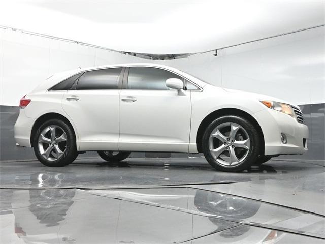 Photo of 2010 White Toyota Venza