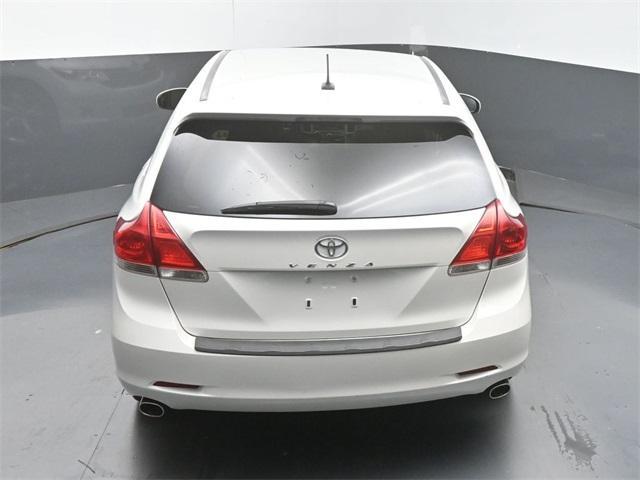 Photo of 2010 White Toyota Venza