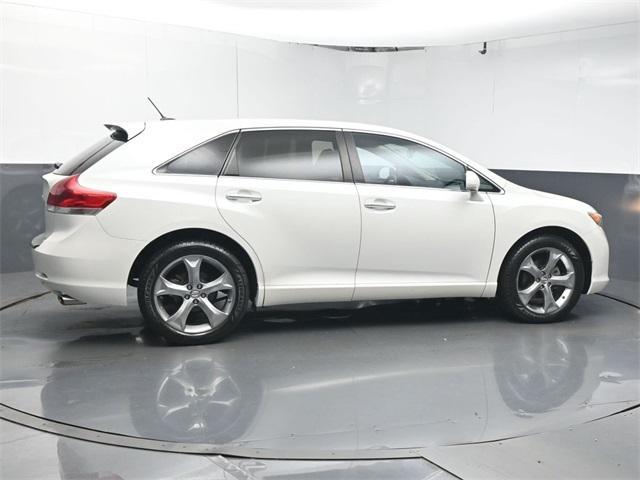 Photo of 2010 White Toyota Venza