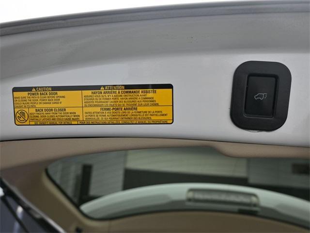 Photo of 2010 White Toyota Venza