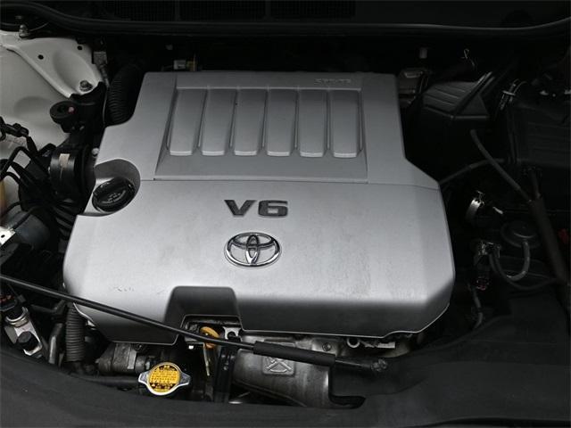 Photo of 2010 White Toyota Venza