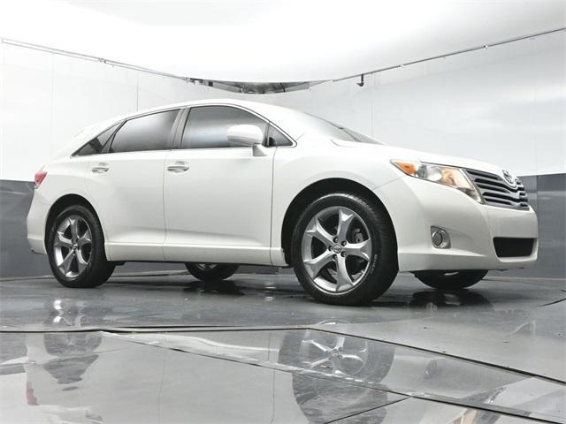 Photo of 2010 White Toyota Venza