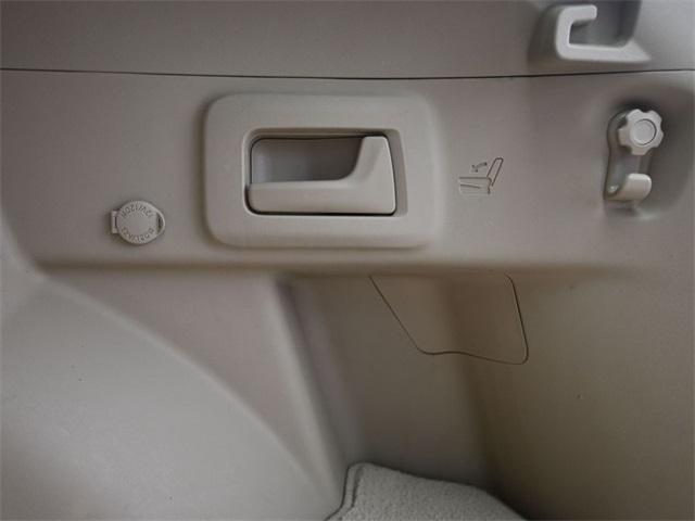 Photo of 2010 White Toyota Venza