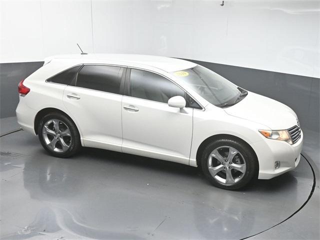 Photo of 2010 White Toyota Venza