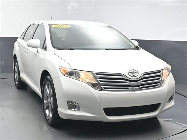 Photo of 2010 White Toyota Venza