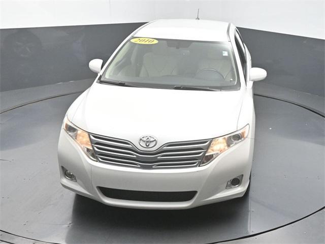Photo of 2010 White Toyota Venza
