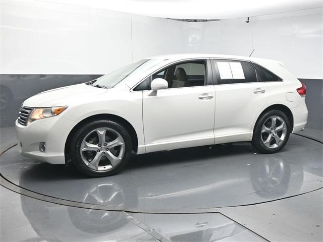 Photo of 2010 White Toyota Venza