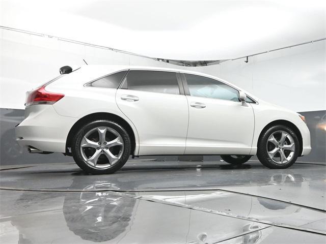 Photo of 2010 White Toyota Venza