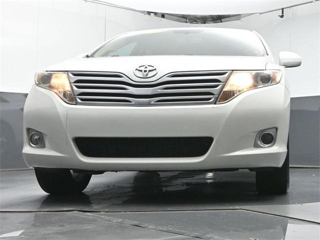 Photo of 2010 White Toyota Venza