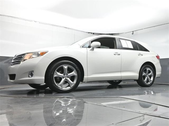Photo of 2010 White Toyota Venza