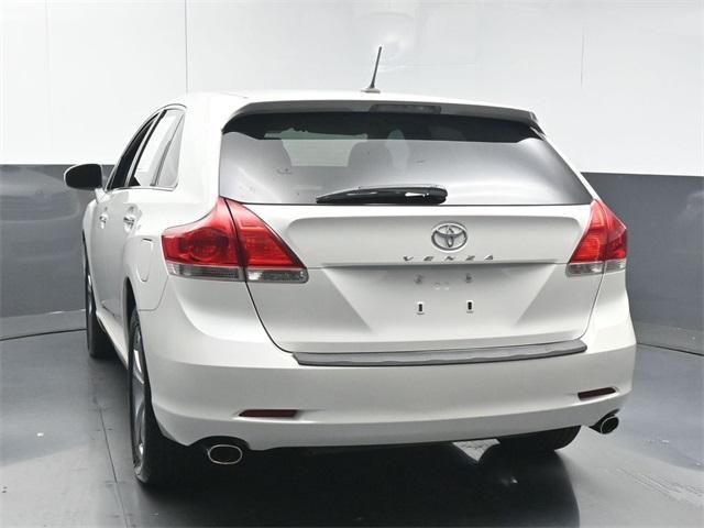 Photo of 2010 White Toyota Venza