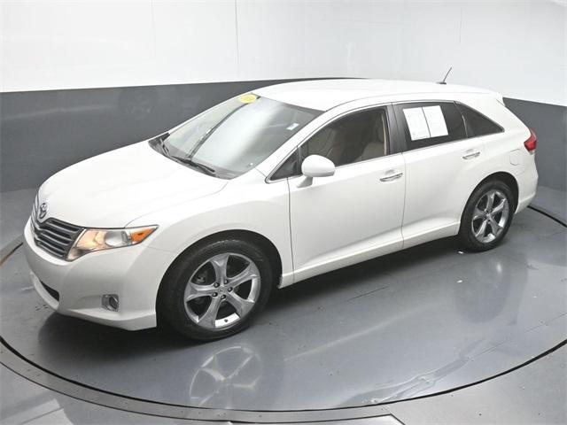 Photo of 2010 White Toyota Venza