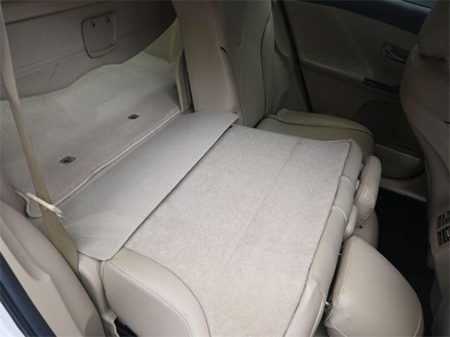 Photo of 2010 White Toyota Venza