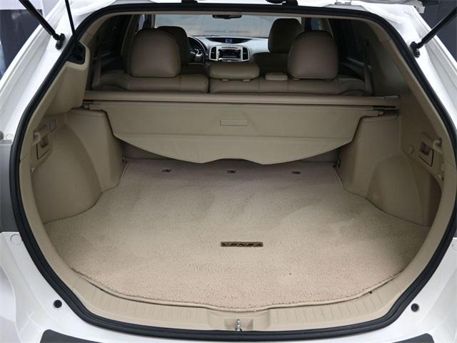 Photo of 2010 White Toyota Venza