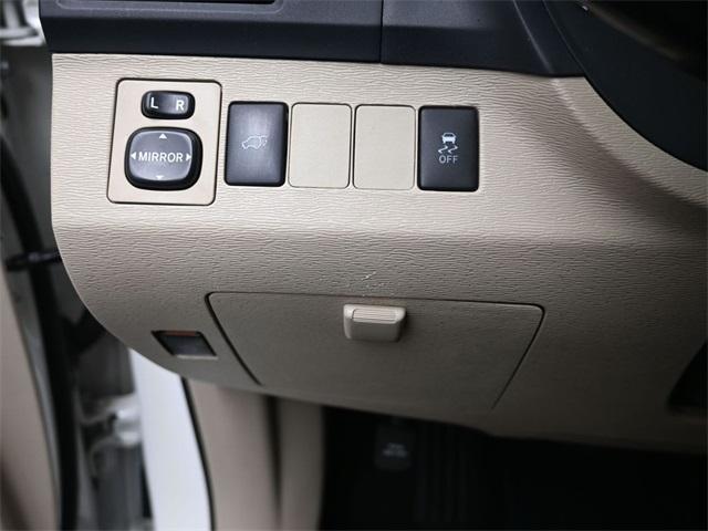 Photo of 2010 White Toyota Venza