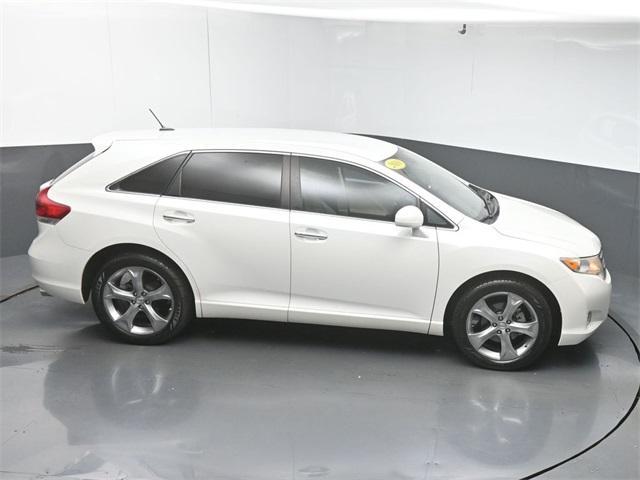 Photo of 2010 White Toyota Venza