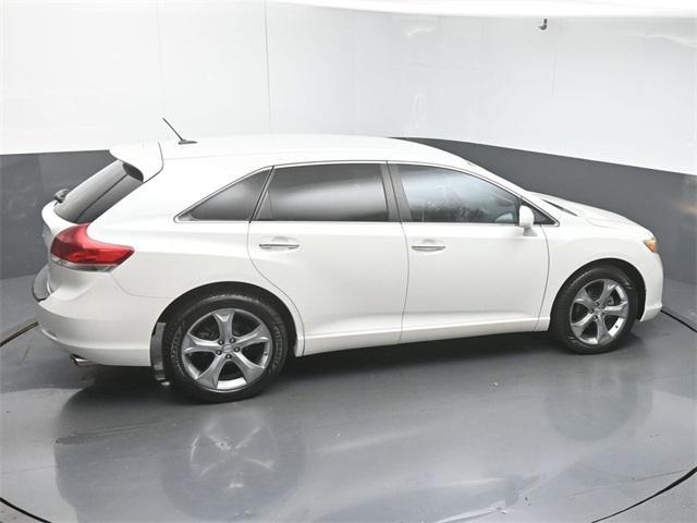Photo of 2010 White Toyota Venza
