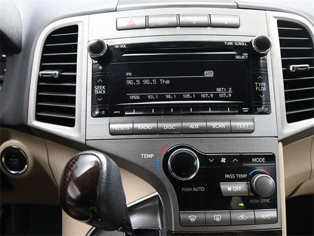 Photo of 2010 White Toyota Venza