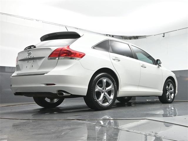 Photo of 2010 White Toyota Venza
