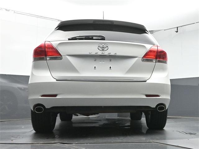 Photo of 2010 White Toyota Venza