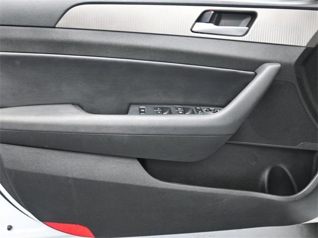 Photo of 2019 Quartz White Hyundai SONATA