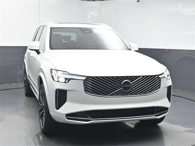Photo of 2026 Crystal White Volvo XC90
