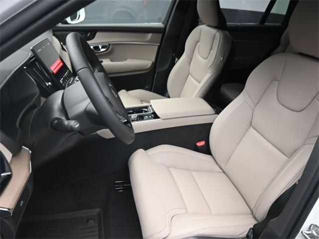 Photo of 2026 Crystal White Volvo XC90