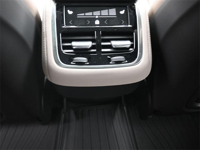 Photo of 2026 Crystal White Volvo XC90