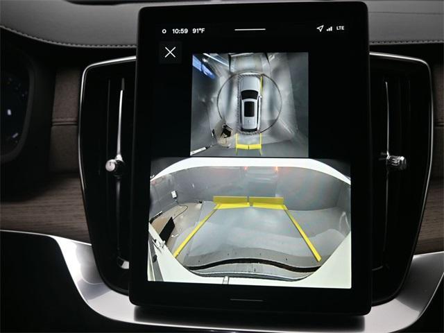 Photo of 2026 Crystal White Volvo XC90