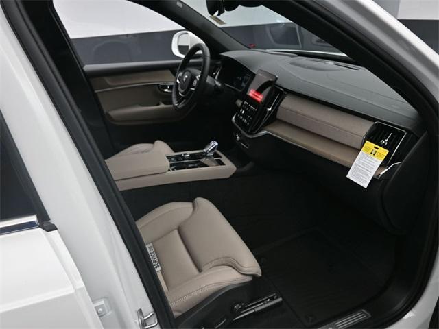 Photo of 2026 Crystal White Volvo XC90