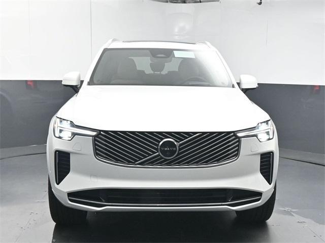 Photo of 2026 Crystal White Volvo XC90
