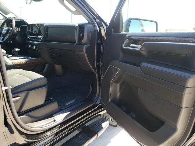 Photo of 2022 Onyx Black GMC Sierra 1500
