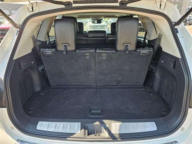 Photo of 2015 Majestic White INFINITI QX60