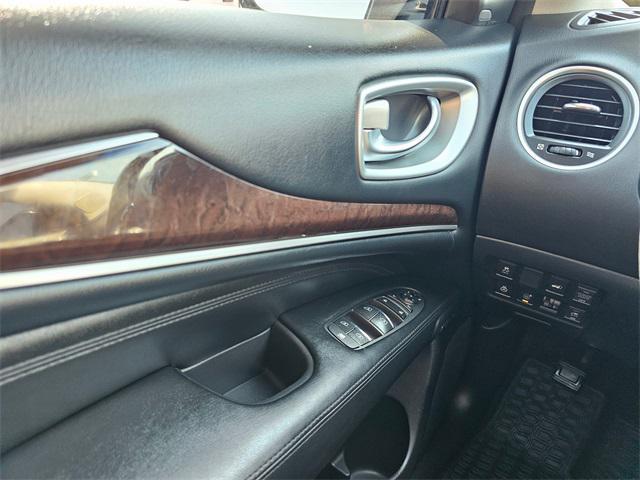 Photo of 2015 Majestic White INFINITI QX60