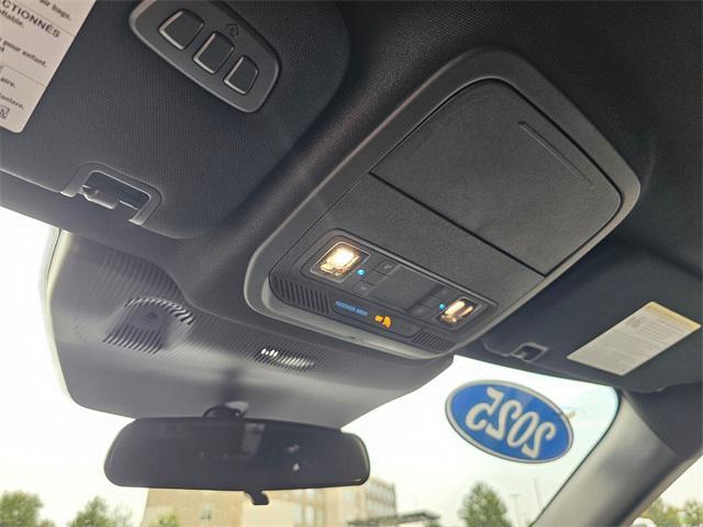 Photo of 2025 Star White Metallic Tri-Coat Ford Explorer