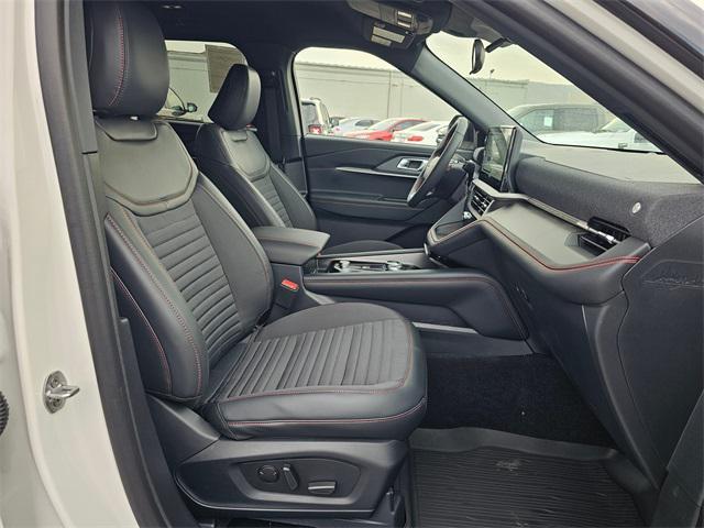 Photo of 2025 Star White Metallic Tri-Coat Ford Explorer