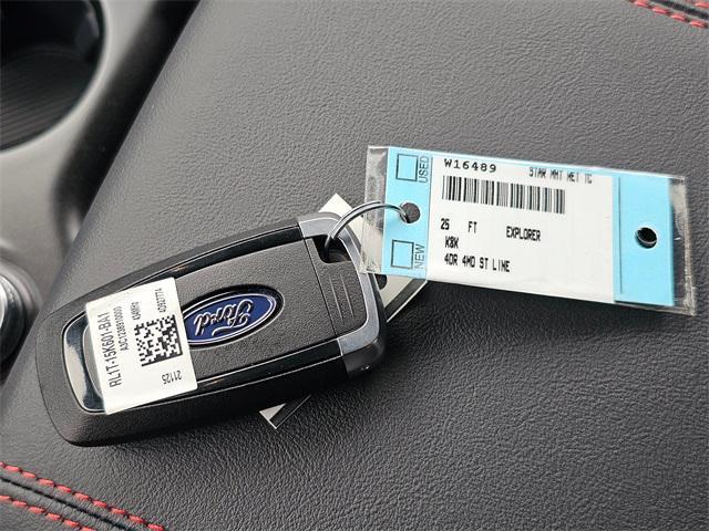 Photo of 2025 Star White Metallic Tri-Coat Ford Explorer