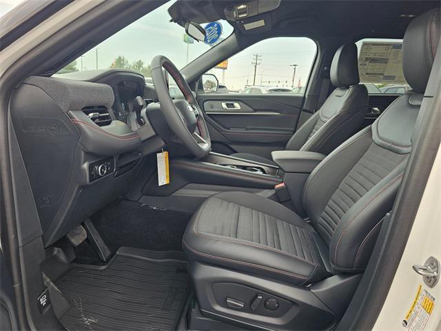 Photo of 2025 Star White Metallic Tri-Coat Ford Explorer