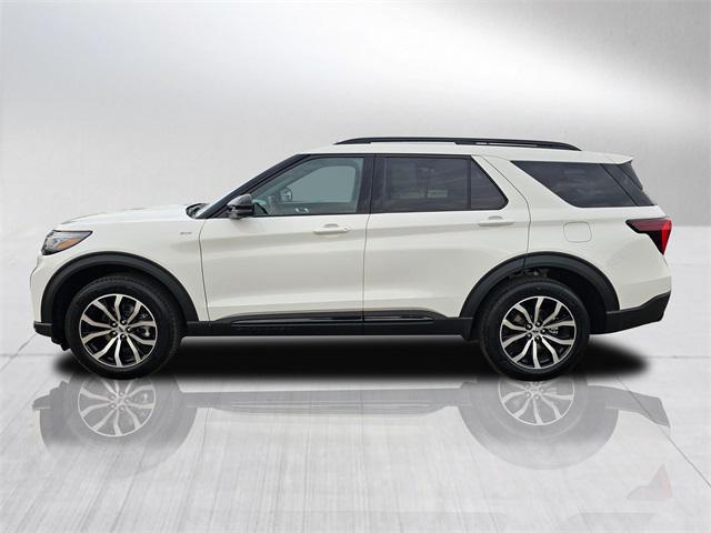 Photo of 2025 Star White Metallic Tri-Coat Ford Explorer