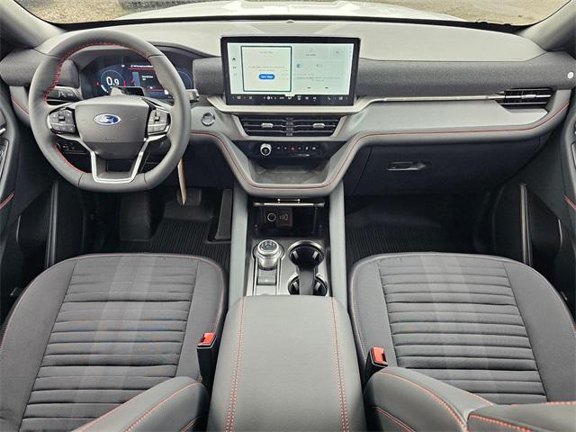 Photo of 2025 Star White Metallic Tri-Coat Ford Explorer